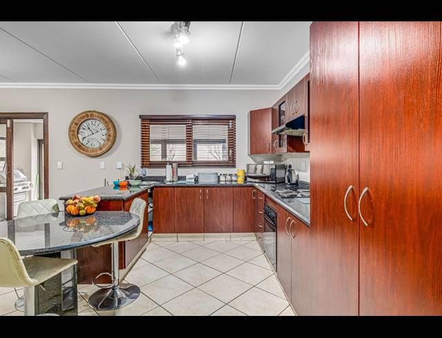 3 BEDROOM CLUSTER FOR SALE IN GLENVISTA